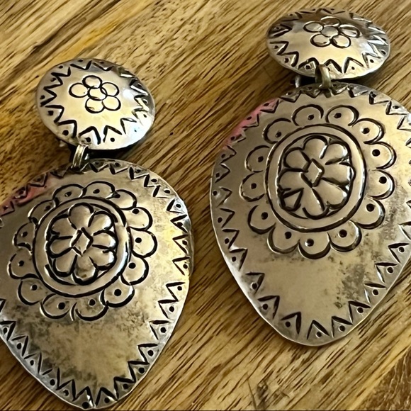 Vintage Silver Tone Western Style Concho Clip-on Earrings 1980s 1990s - Picture 2 of 6